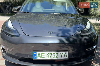 Седан Tesla Model 3 2022 в 