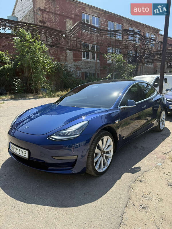 Седан Tesla Model 3 2018 в Одесі