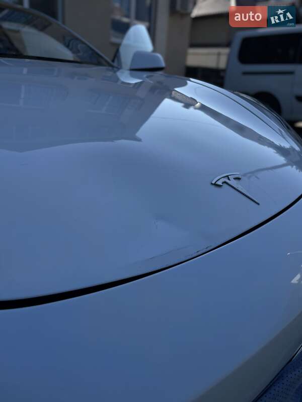 Седан Tesla Model 3 2021 в Ужгороде