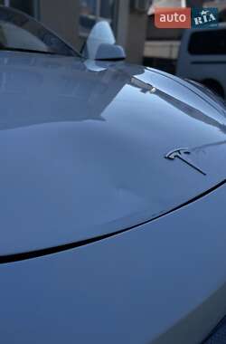 Седан Tesla Model 3 2021 в 