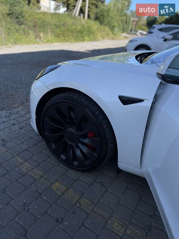 Седан Tesla Model 3 2021 в Ужгороде