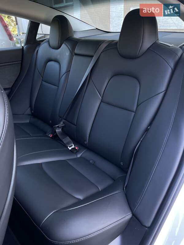 Седан Tesla Model 3 2021 в Ужгороде