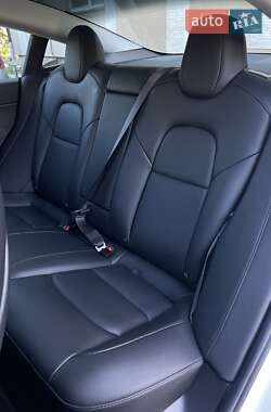 Седан Tesla Model 3 2021 в 