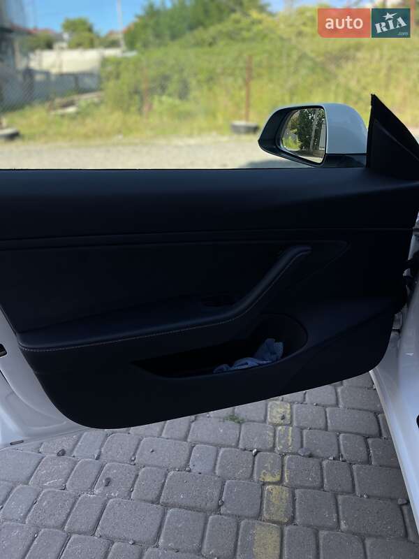 Седан Tesla Model 3 2021 в Ужгороде