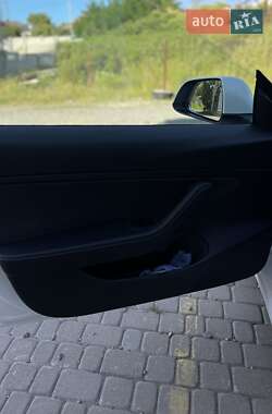 Седан Tesla Model 3 2021 в 