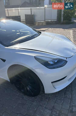 Седан Tesla Model 3 2021 в 