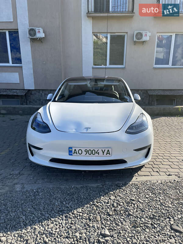 Седан Tesla Model 3 2021 в Ужгороде