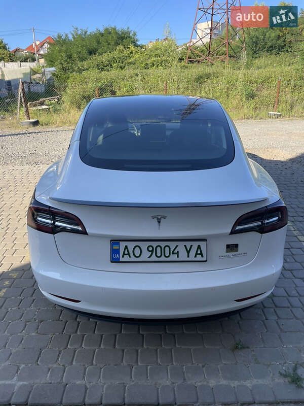 Седан Tesla Model 3 2021 в Ужгороде