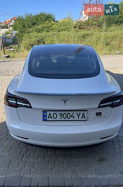 Седан Tesla Model 3 2021 в 