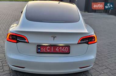 Седан Tesla Model 3 2023 в 