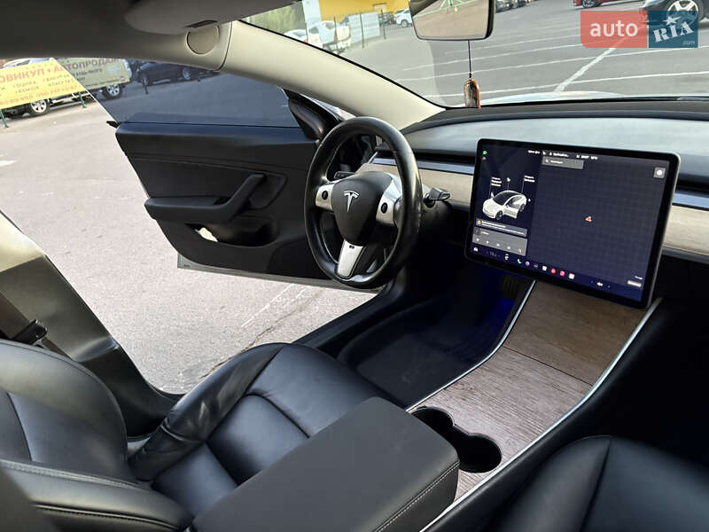 Седан Tesla Model 3 2018 в Запоріжжі