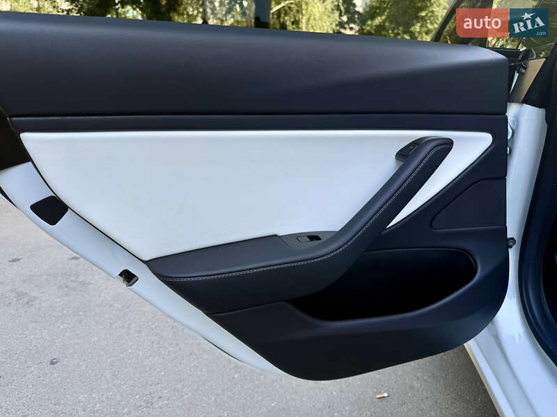 Седан Tesla Model 3 2019 в Білій Церкві