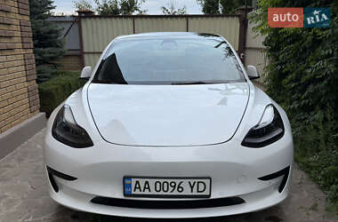 Седан Tesla Model 3 2021 в 