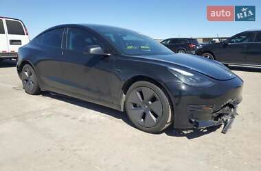 Седан Tesla Model 3 2021 в 
