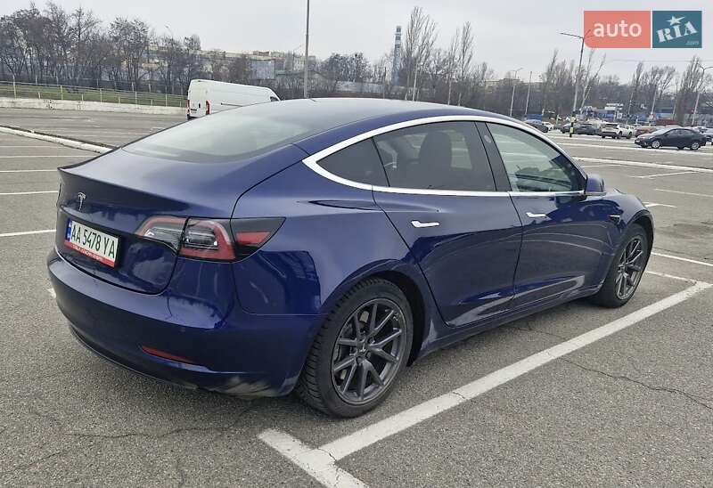 Седан Tesla Model 3 2018 в Києві