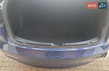 Седан Tesla Model 3 2020 в 