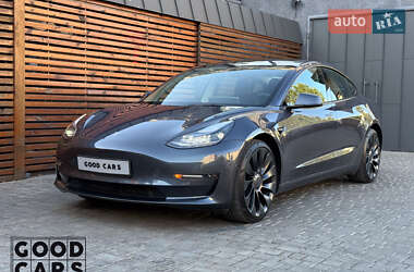 Седан Tesla Model 3 2022 в 
