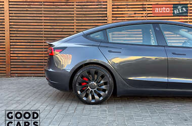 Седан Tesla Model 3 2022 в 