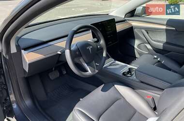 Седан Tesla Model 3 2022 в 