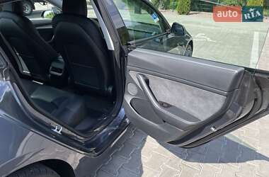 Седан Tesla Model 3 2022 в 