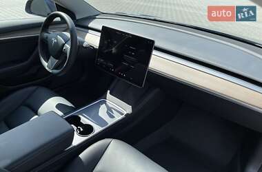 Седан Tesla Model 3 2022 в 