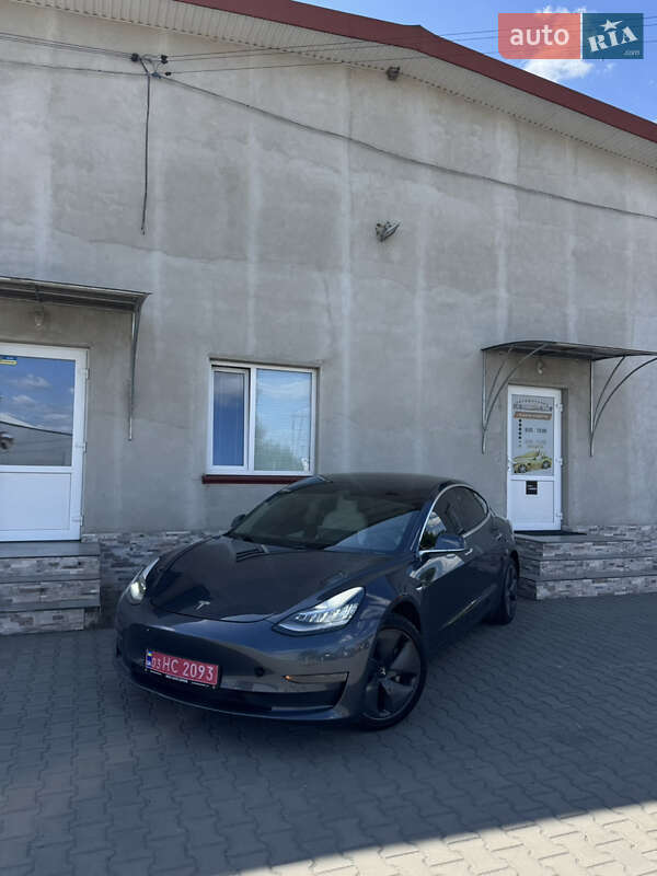 Седан Tesla Model 3 2019 в Луцке