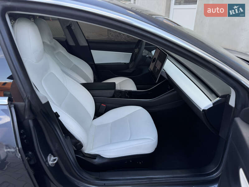 Седан Tesla Model 3 2019 в Луцке