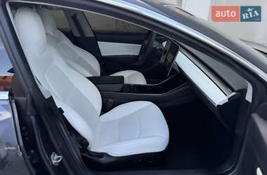 Седан Tesla Model 3 2019 в 