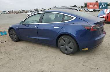 Седан Tesla Model 3 2020 в 