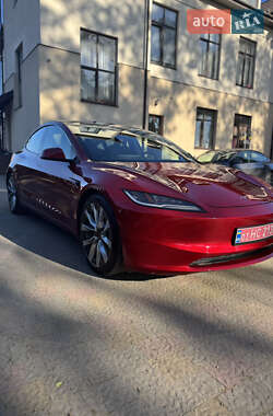 Седан Tesla Model 3 2024 в 