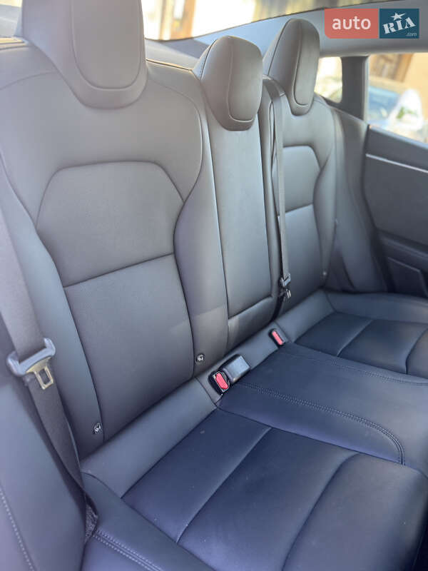 Седан Tesla Model 3 2024 в Стрые