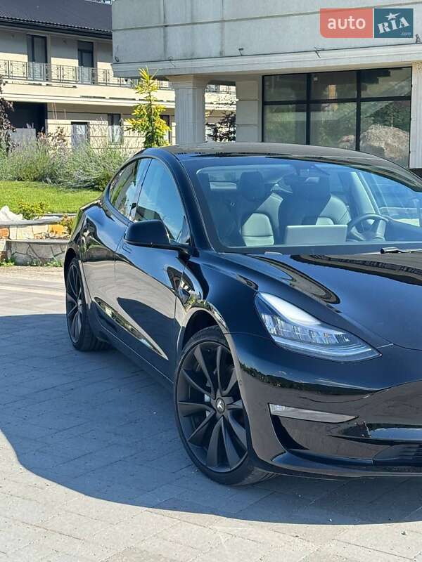 Седан Tesla Model 3 2020 в Хусте