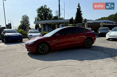 Седан Tesla Model 3 2021 в 