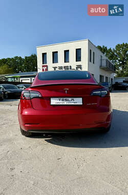 Седан Tesla Model 3 2021 в 