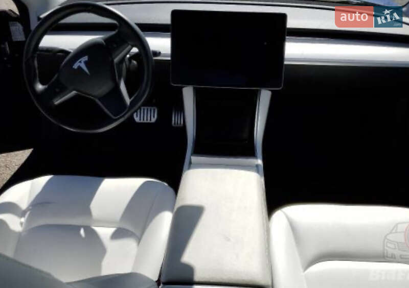 Седан Tesla Model 3 2018 в Броварах
