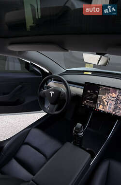Седан Tesla Model 3 2019 в 