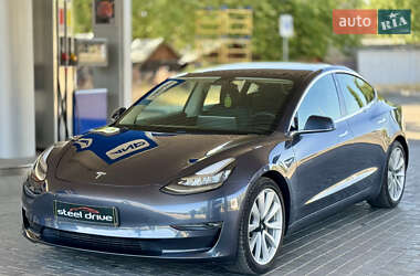 Седан Tesla Model 3 2020 в 