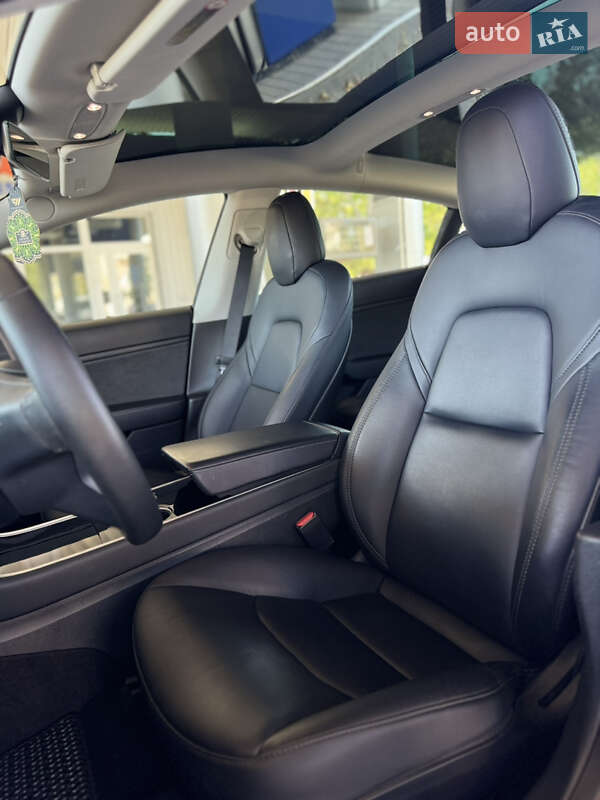 Седан Tesla Model 3 2020 в Николаеве