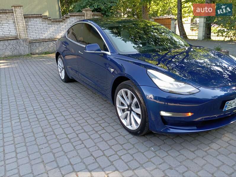Седан Tesla Model 3 2018 в Львові