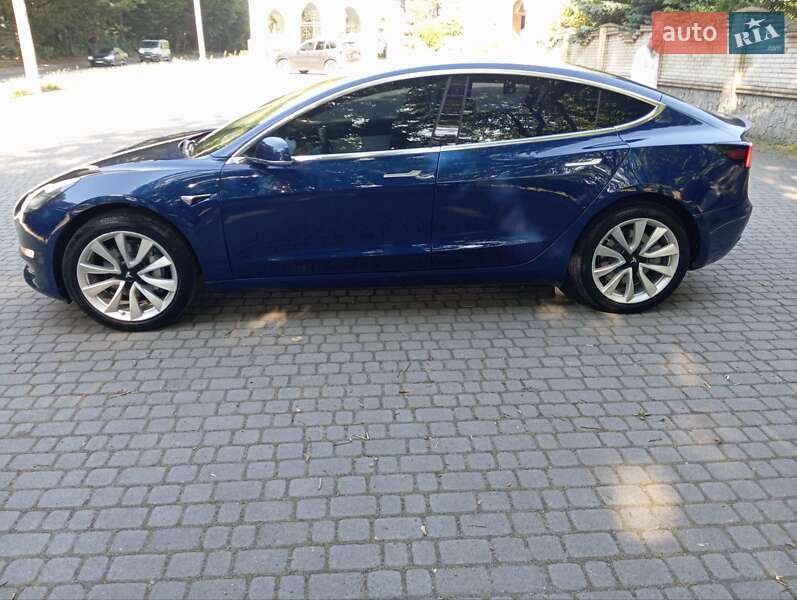 Седан Tesla Model 3 2018 в Львові