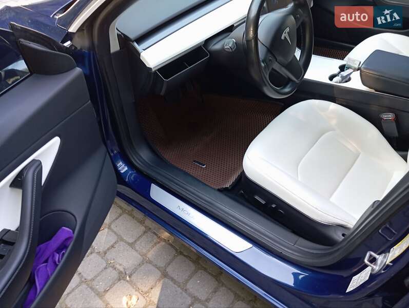 Седан Tesla Model 3 2018 в Львові