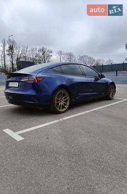 Седан Tesla Model 3 2021 в 
