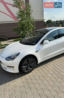 Седан Tesla Model 3 2019 в Киеве