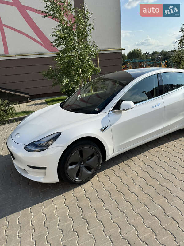 Tesla Model 3 2019