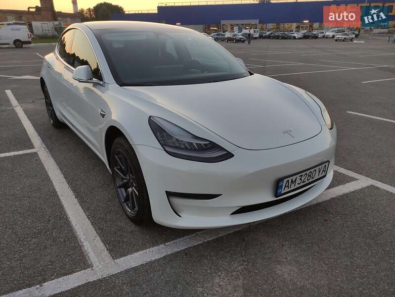 Седан Tesla Model 3 2019 в Житомире