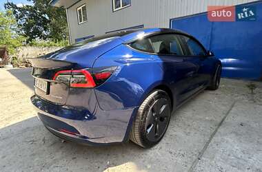Седан Tesla Model 3 2022 в 