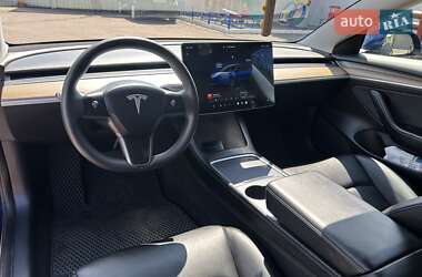 Седан Tesla Model 3 2022 в 