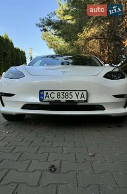 Седан Tesla Model 3 2022 в 