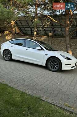 Седан Tesla Model 3 2022 в 