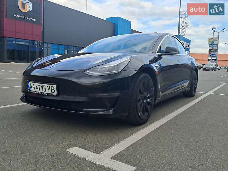 Седан Tesla Model 3 2018 в Львове
